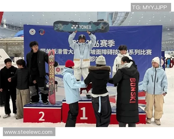 重庆极限运动队在世界滑板锦标赛中以63分稳居积分榜首位